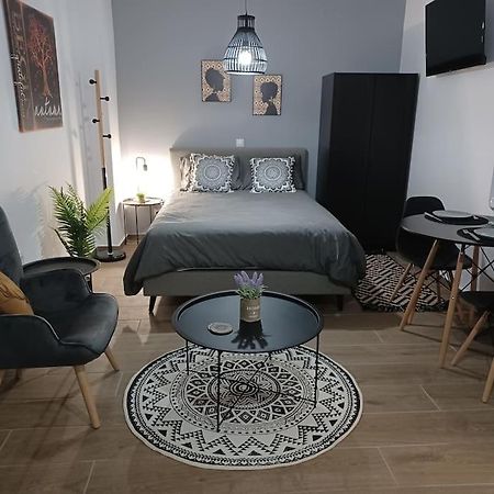 Petite Suite With Backyard. Mytilíni Extérieur photo